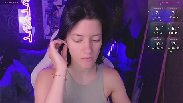 roxy riot  online show from April 3, 2026, 1:25 am