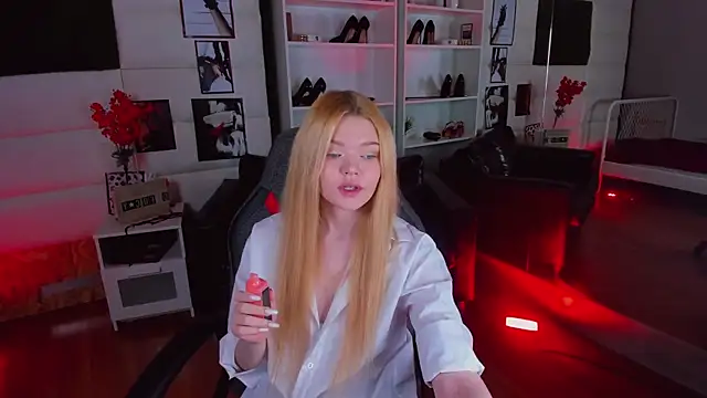 Snapshot of AdeleCartier chatting on February 13, 2025, 4:22 am AdeleCartier online show from February 13, 2025, 4:22 am