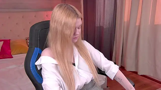 Snapshot of AdeleCartier chatting on February 16, 2025, 6:43 am AdeleCartier online show from February 16, 2025, 6:43 am