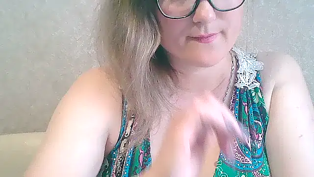 MerryLaCherry online show from June 12, 2026, 11:31 am