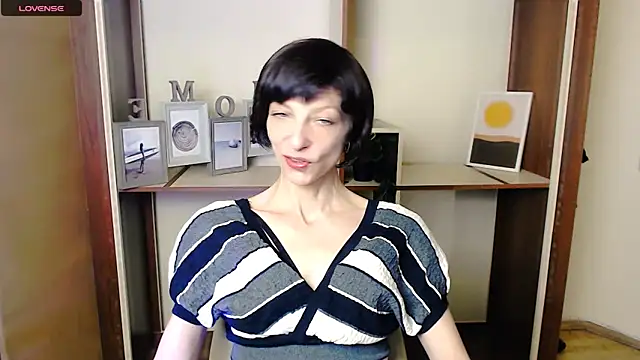  AngeliaFlow  online show from October 7, 2025, 6:43 am