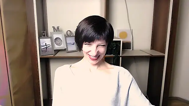  AngeliaFlow  online show from November 17, 2025, 8:09 am