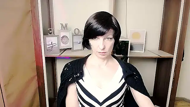  AngeliaFlow  online show from February 12, 2026, 9:04 am