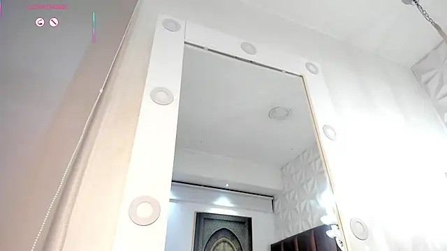 lolyyuno online show from October 6, 2025, 2:42 am