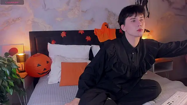 AdrianoAubert online show from November 6, 2025, 3:07 am