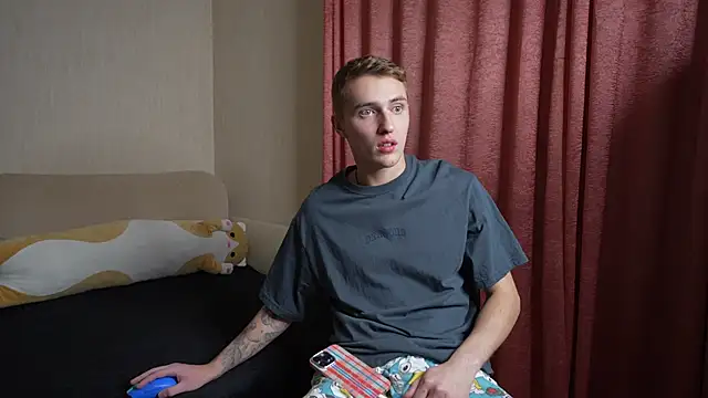 Snapshot of crazybottom99 chatting on October 12, 2025, 5:34 pm crazybottom99 online show from October 12, 2025, 5:34 pm