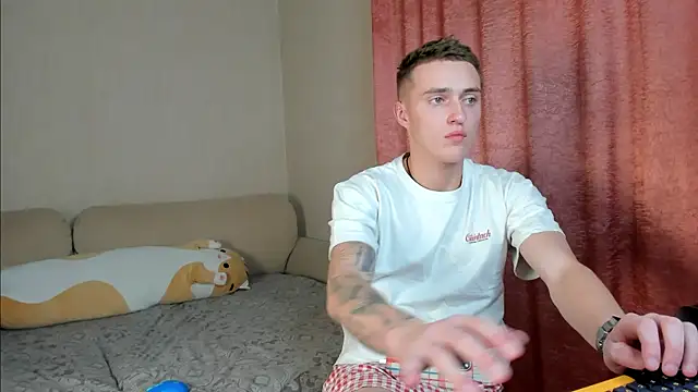 Snapshot of crazybottom99 chatting on November 1, 2025, 6:32 pm crazybottom99 online show from November 1, 2025, 6:32 pm