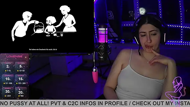 Snapshot of Gamergirl-Linela chatting on February 11, 2025, 12:49 am Gamergirl-Linela online show from February 11, 2025, 12:49 am