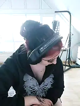 Snapshot of Gamergirl-Linela chatting on March 18, 2025, 4:15 pm Gamergirl-Linela online show from March 18, 2025, 4:15 pm