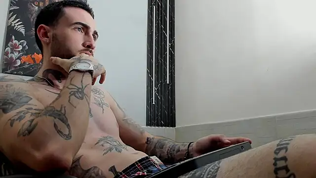 Luke davis01 online show from February 20, 2025, 4:57 pm