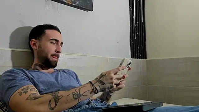 Luke davis01 online show from February 21, 2025, 1:00 pm