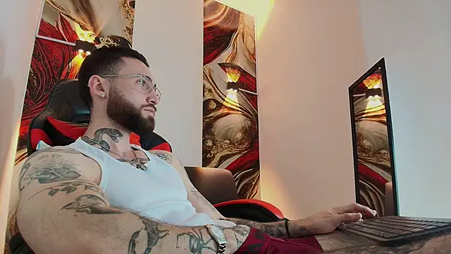 Luke davis01 online show from November 6, 2025, 1:23 pm