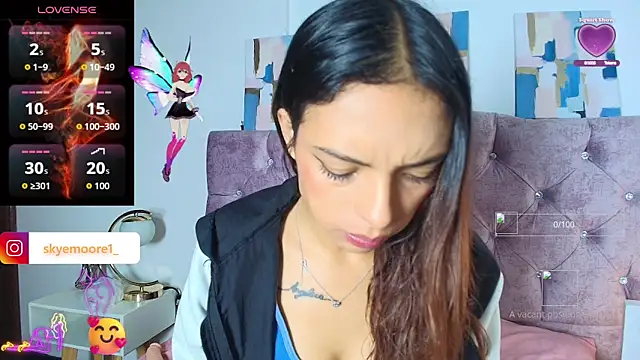 Skye Moore online show from October 3, 2025, 12:13 pm