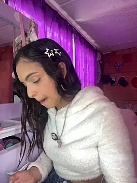 Skye Moore online show from April 6, 2026, 6:42 pm