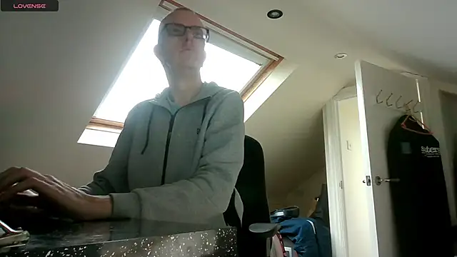 AdmiredThirty online show from December 14, 2025, 12:21 pm