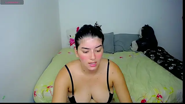 hello kityy25 online show from July 17, 2026, 1:56 am