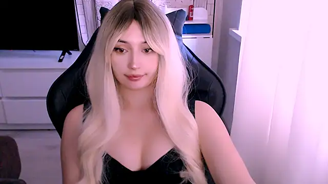 Snapshot of beauty_blonde chatting on October 17, 2025, 3:10 am beauty blonde online show from October 17, 2025, 3:10 am