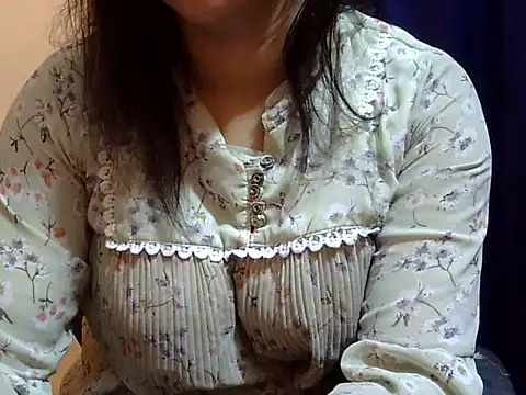 Snapshot of Your_cutiepie_ chatting on February 18, 2025, 9:32 am Your cutiepie online show from February 18, 2025, 9:32 am