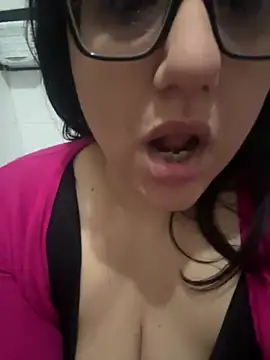 daianaspencer online show from March 22, 2025, 8:40 am