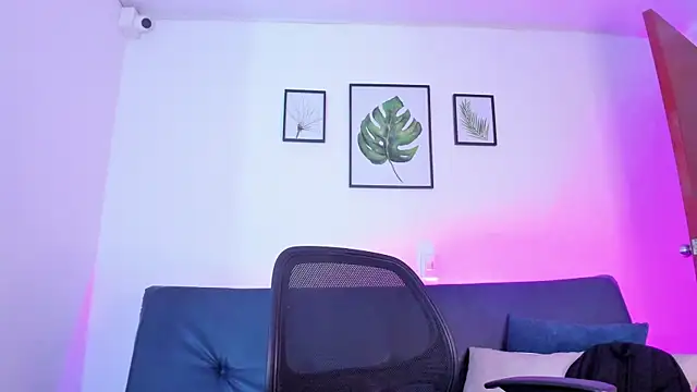 Tatianaaxh online show from March 4, 2025, 8:27 pm