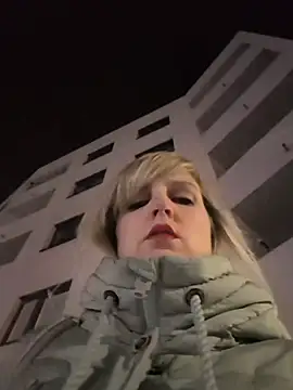 Snapshot of Sexybiene969 chatting on December 17, 2025, 5:08 pm Sexybiene969 online show from December 17, 2025, 5:08 pm