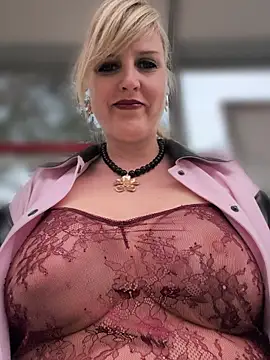 Sexybiene969 online show from May 14, 2026, 4:14 pm