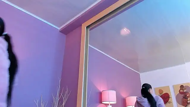 scarlet edwars online show from February 11, 2025, 12:05 pm