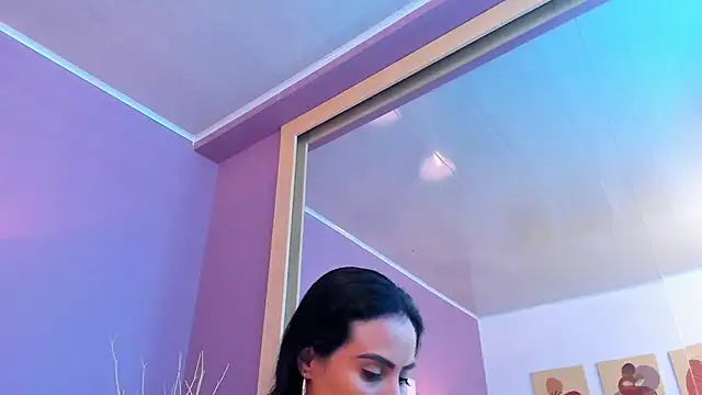 scarlet edwars online show from February 18, 2025, 3:10 pm