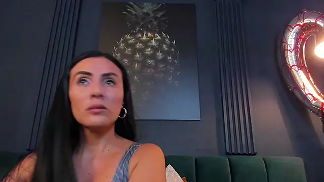 scarlet edwars online show from February 27, 2025, 7:04 pm