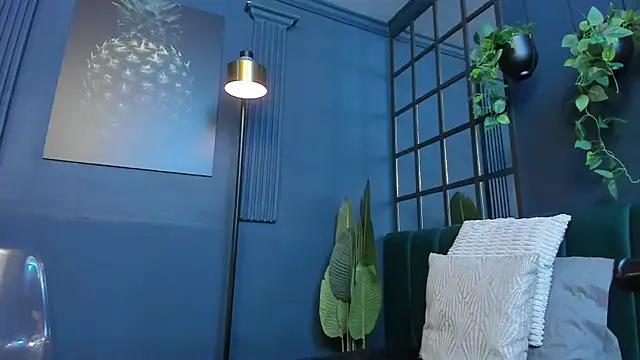 scarlet edwars online show from February 27, 2026, 7:03 pm