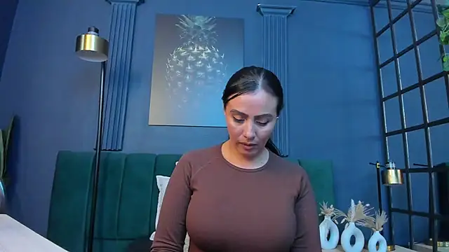 scarlet edwars online show from March 25, 2026, 7:42 pm