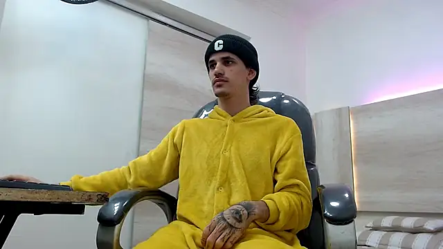 Dirty Kingg online show from March 19, 2025, 8:43 pm