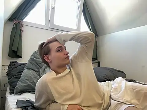 Snapshot of Julian_wins chatting on February 25, 2025, 5:52 am Julian wins online show from February 25, 2025, 5:52 am