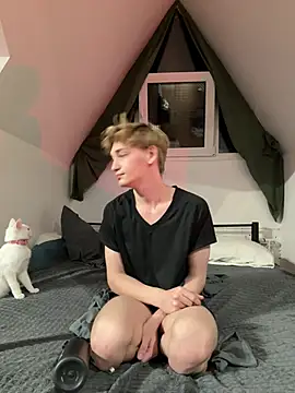 Snapshot of Julian_wins chatting on March 22, 2025, 10:48 pm Julian wins online show from March 22, 2025, 10:48 pm