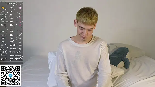 Snapshot of Julian_wins chatting on February 11, 2026, 6:02 pm Julian wins online show from February 11, 2026, 6:02 pm