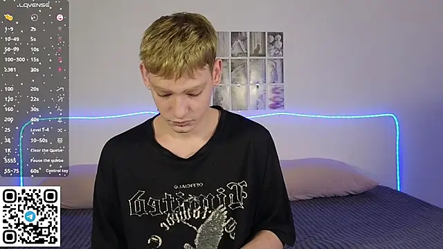 Snapshot of Julian_wins chatting on February 19, 2026, 1:01 am Julian wins online show from February 19, 2026, 1:01 am