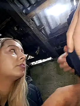 hotamanda01 online show from November 15, 2025, 1:40 pm