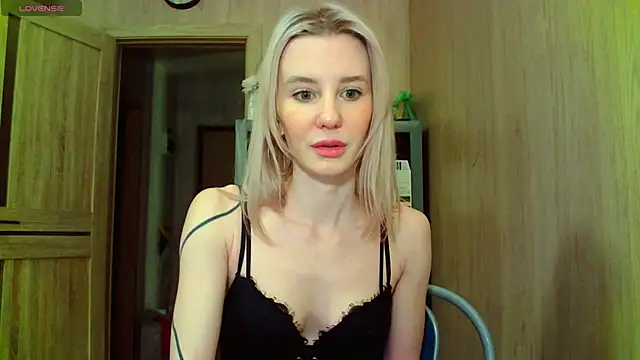 Snapshot of Caramel_piegirl chatting on February 15, 2025, 6:23 pm Caramel piegirl online show from February 15, 2025, 6:23 pm