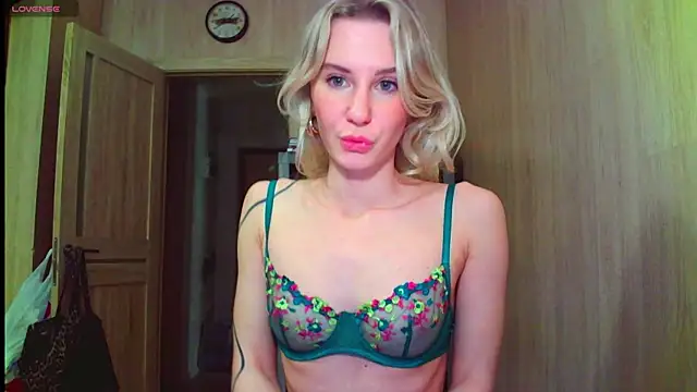 Snapshot of Caramel_piegirl chatting on January 13, 2026, 8:58 pm Caramel piegirl online show from January 13, 2026, 8:58 pm