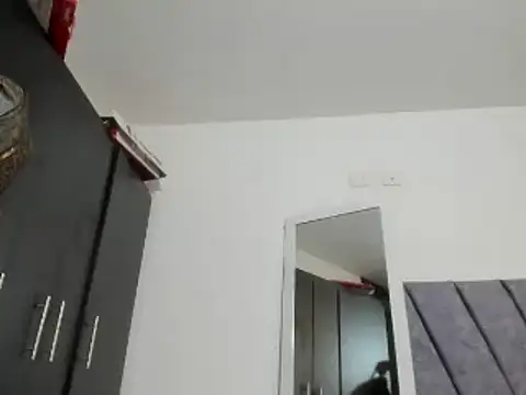 enyelsalas2 online show from October 8, 2025, 1:03 am