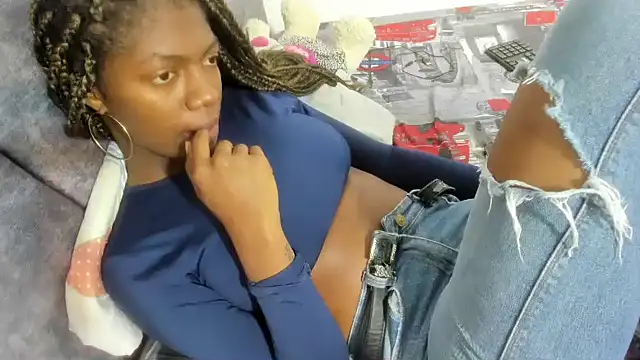 enyelsalas2 online show from November 25, 2025, 1:16 am