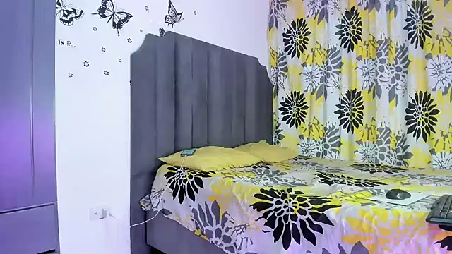 Snapshot of moree_Queen chatting on November 12, 2025, 7:46 pm moree Queen online show from November 12, 2025, 7:46 pm