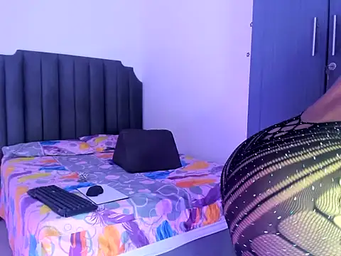 Snapshot of moree_Queen chatting on November 18, 2025, 6:01 pm moree Queen online show from November 18, 2025, 6:01 pm