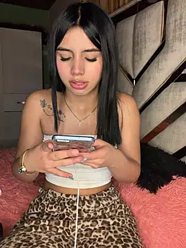 Laura-Khalifa online show from February 5, 2026, 7:35 am