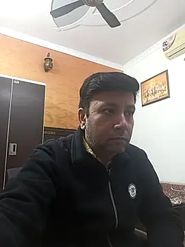 innocentboy1987 online show from December 20, 2025, 4:41 am