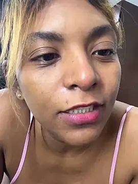 nicollesofia2 online show from May 16, 2026, 4:31 am