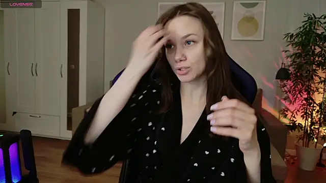 alexa feels  online show from April 9, 2026, 4:01 pm