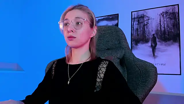 Snapshot of PhilippaAdamas chatting on March 6, 2025, 2:41 am PhilippaAdamas online show from March 6, 2025, 2:41 am