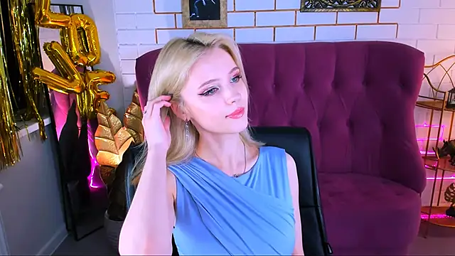 LeonaStane online show from October 5, 2025, 5:00 pm