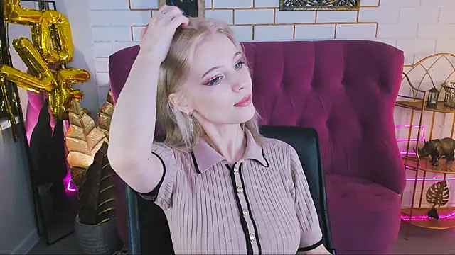 LeonaStane online show from October 8, 2025, 4:59 pm